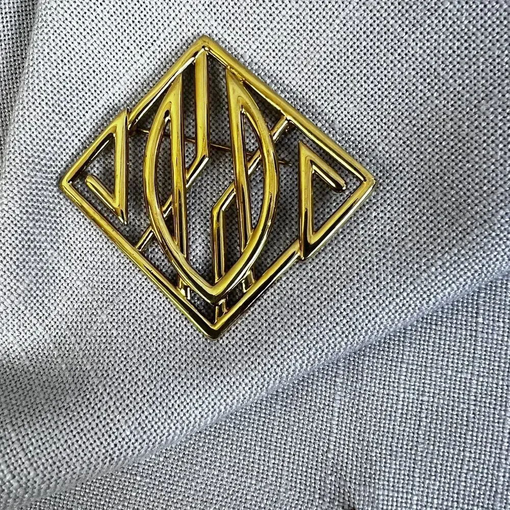 Modern Gold Brooch Lapel Pin Abstract Costume Jewelry Accessory Unisex Fashion